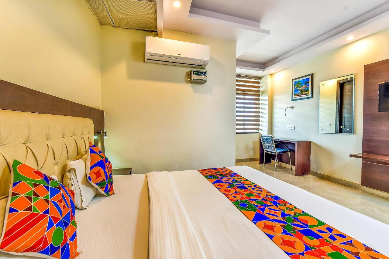 Fabhotel Surya Residency Dehradun Bagian luar foto